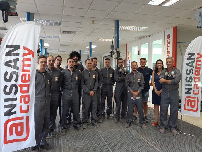 glasurit-imparte-formacion-a-pintores-de-la-red-nissan