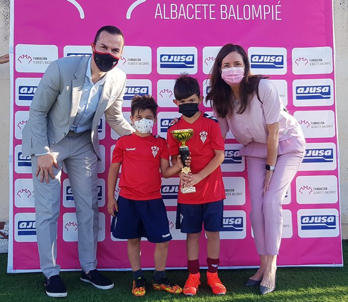 Ajusa renueva como padrino de la Fundación Albacete Balompié