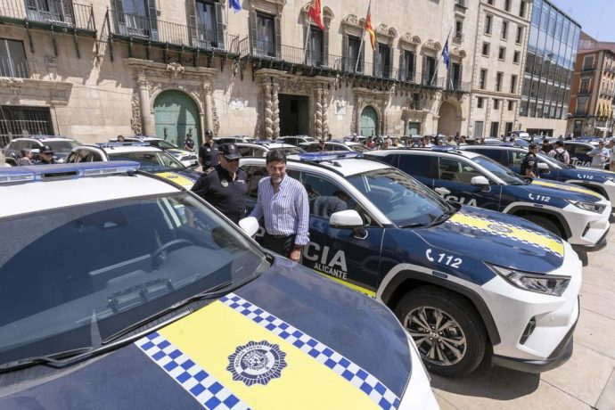 Alicante renueva la flota de su Policía Local con 27 Toyota RAV4 híbridos
