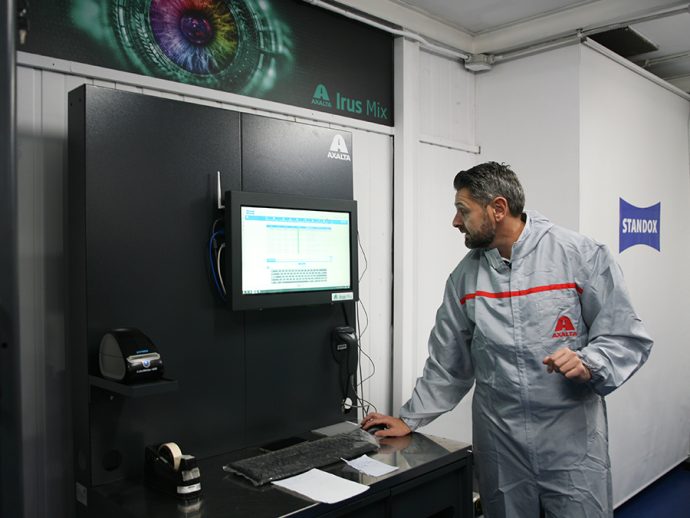 Axalta instala su primera Irus Mix en España en el taller valenciano Ponce Miota