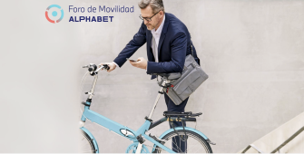Así se mueven los españoles en 2025: caminan más y el coche pierde peso en ciudad