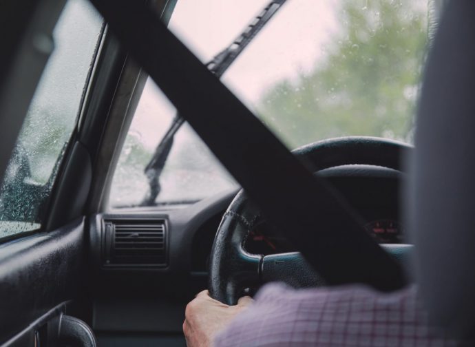 consejos al conducir con lluvia