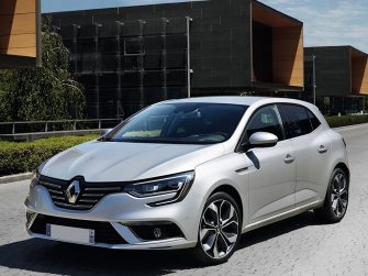 Desmontaje y montaje del parachoques delantero del Renault Mégane IV