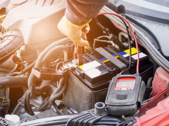 Euromaster recomienda un «electrocardiograma» a la batería en cada revisión del coche