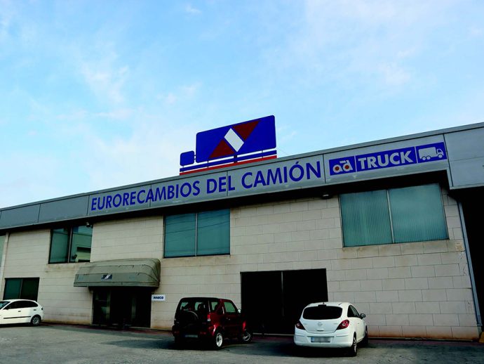 fachada instalaciones Eurorecambios Camión