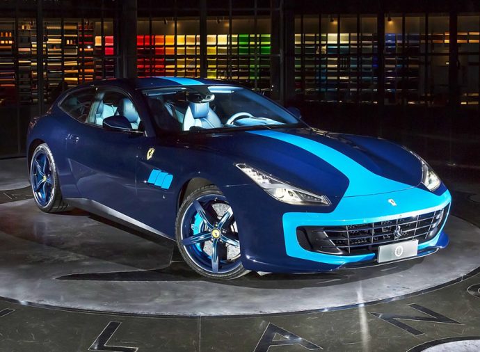 Ferrari GTC4Lusso Azzurra de Lapo Elkann