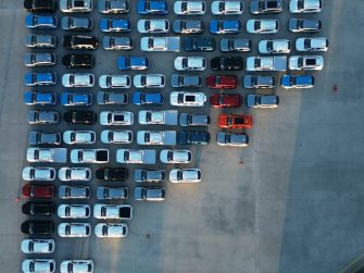 Leasys se adjudica el arrendamiento de ocho vehículos para el SEXPE con una baja del 35,3 %