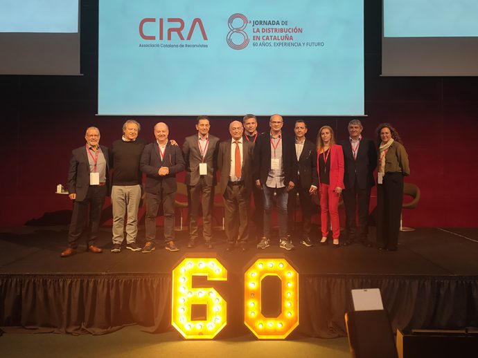 foto de grupo en 8a Jornada de la Distribución en Cataluña de CIRA