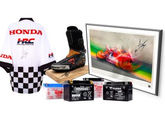 GS Yuasa y el equipo HRC Repsol Honda sortean regalos únicos