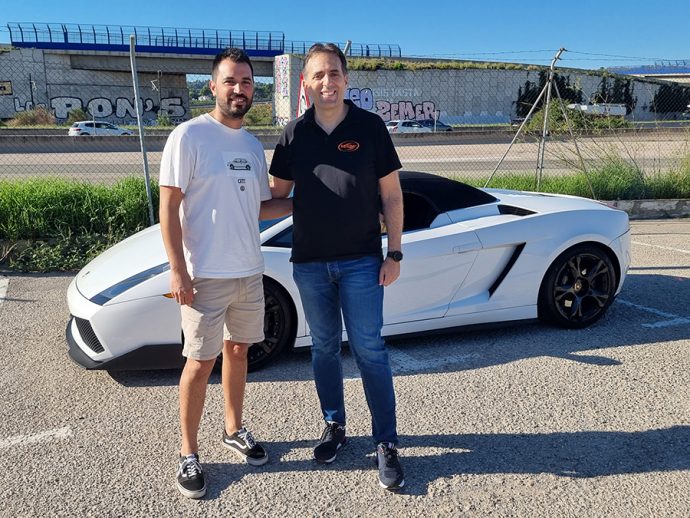 Juan Manuel Lombardo del EuroTaller Talleres La Paz ganador del sorteo experiencia de conducción Lamborghini Gallargo de VEGE Automotive Spain