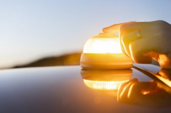 Baliza V16 Hero Driver LED de Ryme Automotive: geolocalización gratuita hasta 2040
