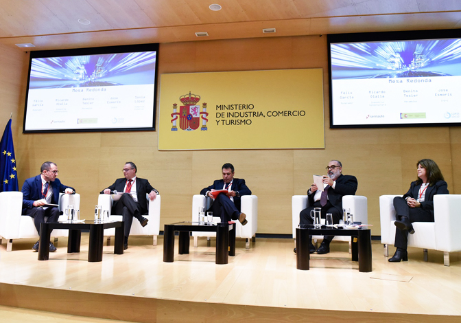 mesa redonda encuentro Sernauto en el marco de la Cumbre del Clima