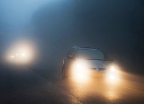 neumáticos de invierno e iluminación para conducir seguro