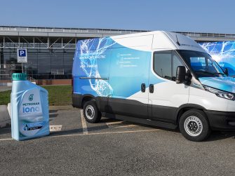 Petronas e Iveco desarrollarán juntas los lubricantes de la nueva gama eDaily