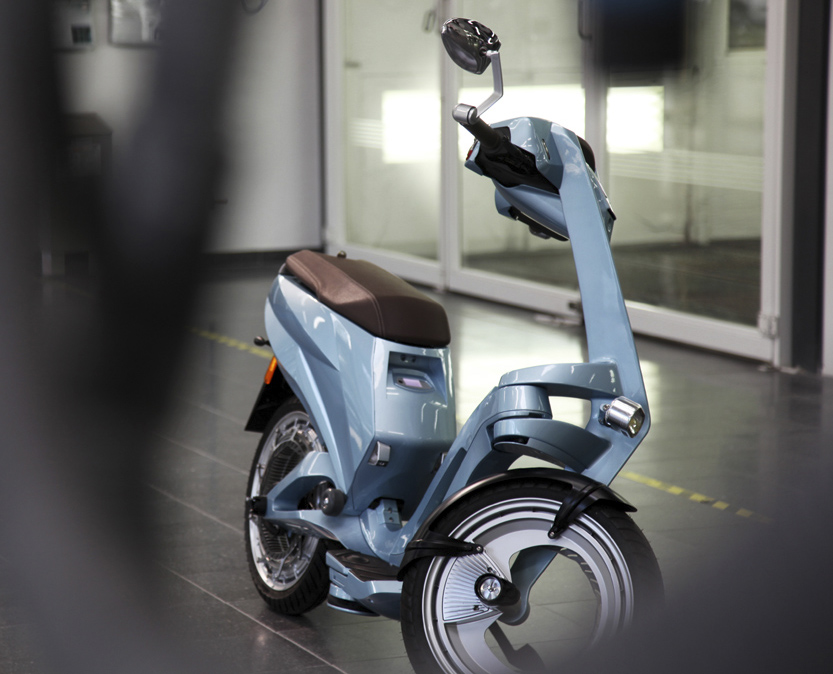 R-M Bel Air Blue scooter Ujet