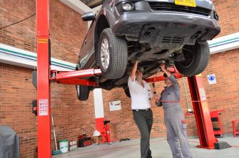 ITV más estricta y recambios más caros: el reto de mantener los coches en circulación