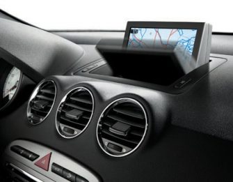 ETAI soluciona un problema en la pantalla multifunción escamoteable de un Peugeot 308