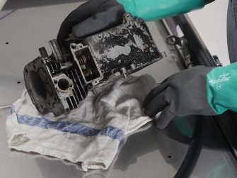Mewa complementa su servicio de paños reutilizables con máquinas lavapiezas de alta presión