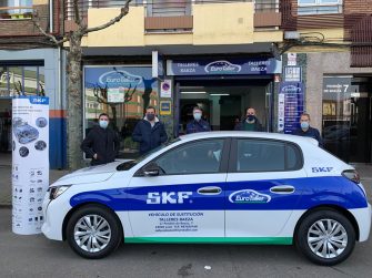 SKF y EuroTaller entregan un vehículo de sustitución a Talleres Baeza