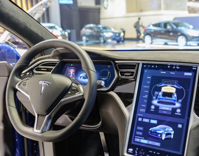 Tesla promete coche autónomo dos veces más seguro que el ser humano en 2019