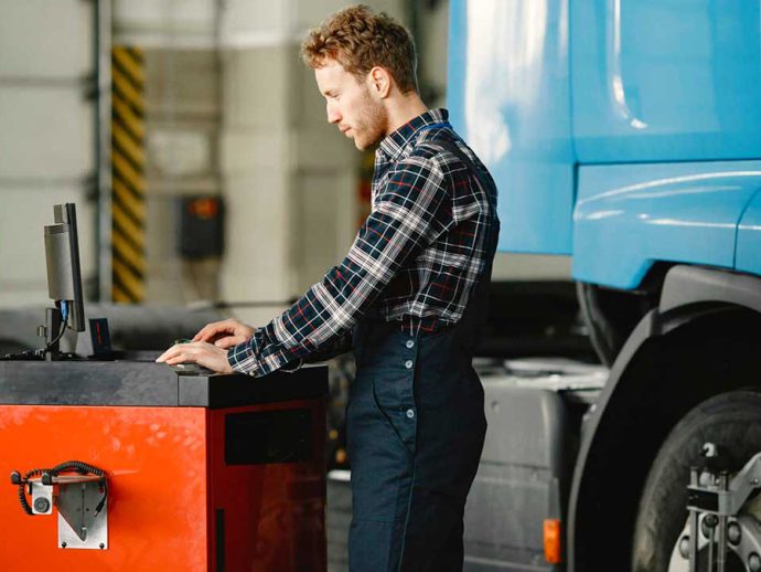 TruckWorks red de talleres de Daimler Truck apoyada por el proveedor de vehículos industriales Haldex