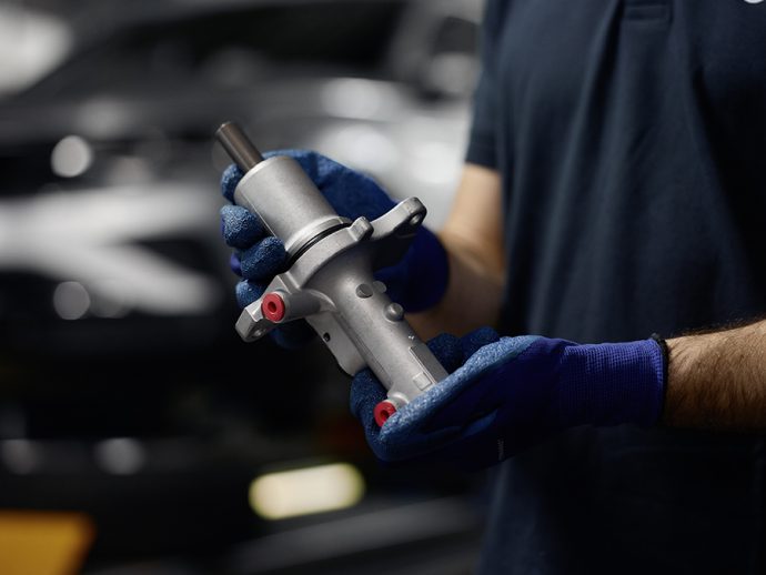 TRW lanza cilindros maestros cilindros de freno de rueda y pinzas de freno para vehículos eléctricos