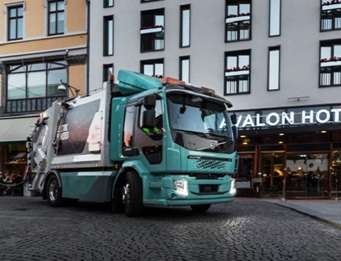 Volvo Trucks entrega primeros camiones eléctricos